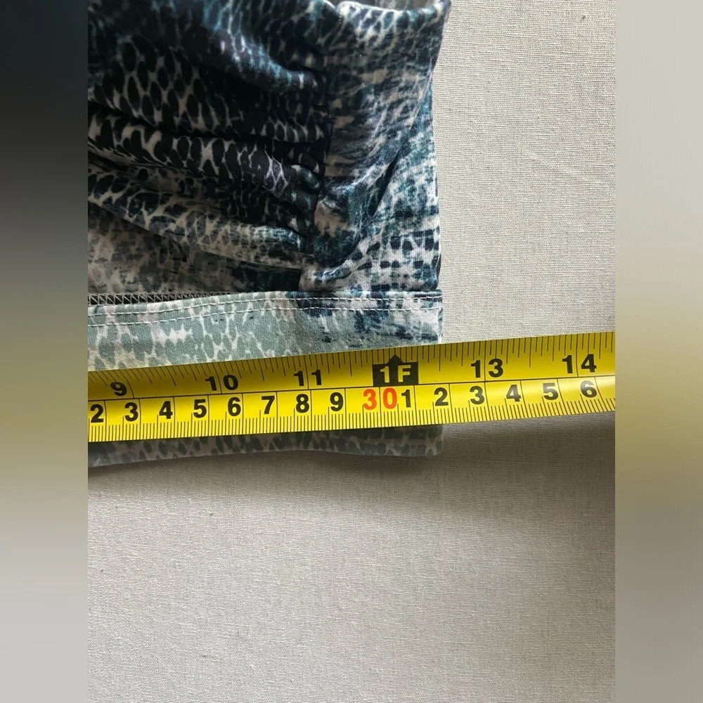 Fabletics Kenzie Fossil Print Keyhole Sports Bra S - Picture 7 of 9